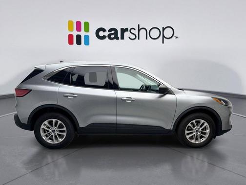 ICONIC SILVER 2022 Ford Escape SE