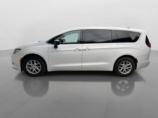 Bright White Clearcoat 2024 Chrysler Voyager LX