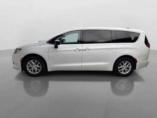 Bright White Clearcoat 2024 Chrysler Voyager LX