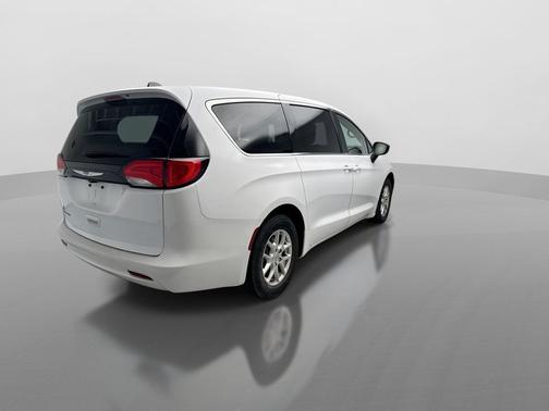 Bright White Clearcoat 2024 Chrysler Voyager LX