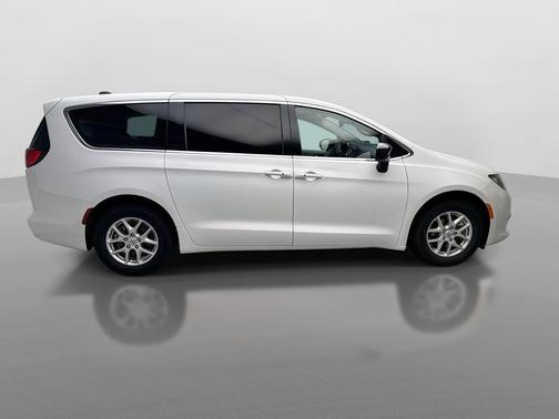 Bright White Clearcoat 2024 Chrysler Voyager LX