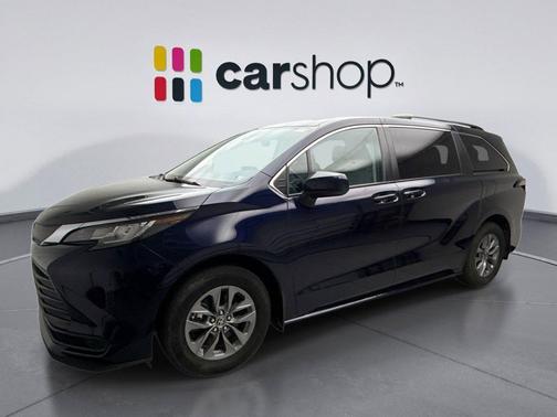 2022 Toyota Sienna LE