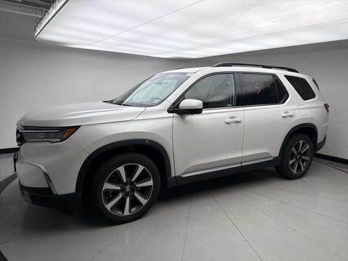 Platinum White 2023 Honda Pilot AWD Elite