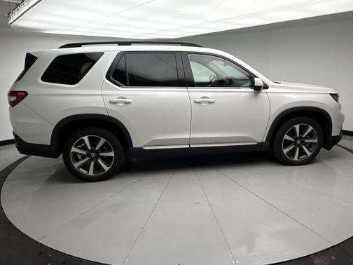 Platinum White 2023 Honda Pilot AWD Elite