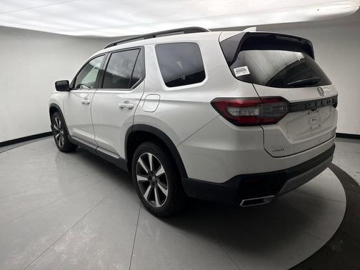 Platinum White 2023 Honda Pilot AWD Elite