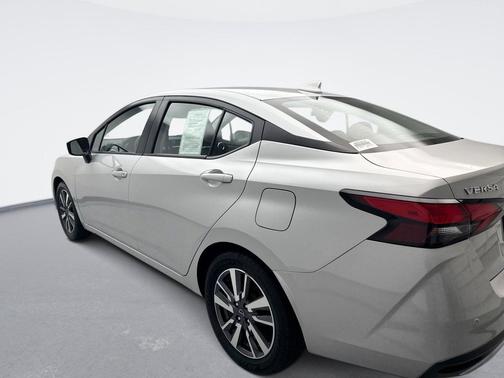 2023 Nissan Versa 1.6 SV