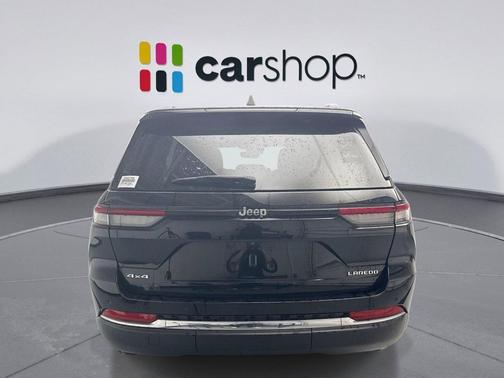 Diamond Black Crystal Pearlcoat 2023 Jeep Grand Cherokee Laredo
