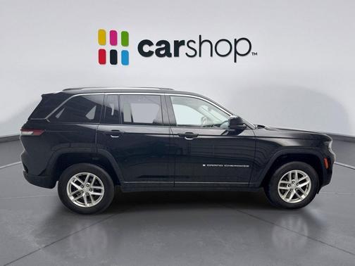 Diamond Black Crystal Pearlcoat 2023 Jeep Grand Cherokee Laredo