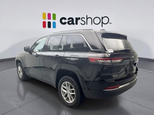 Diamond Black Crystal Pearlcoat 2023 Jeep Grand Cherokee Laredo