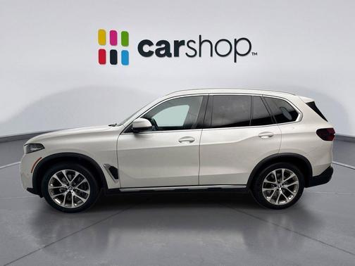 Mineral White Metallic 2024 BMW X5 xDrive40i