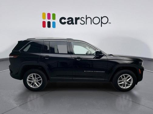 Diamond Black Crystal Pearlcoat 2023 Jeep Grand Cherokee Laredo