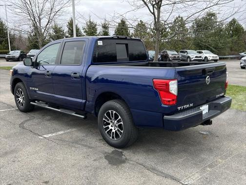 2022 Nissan Titan SV