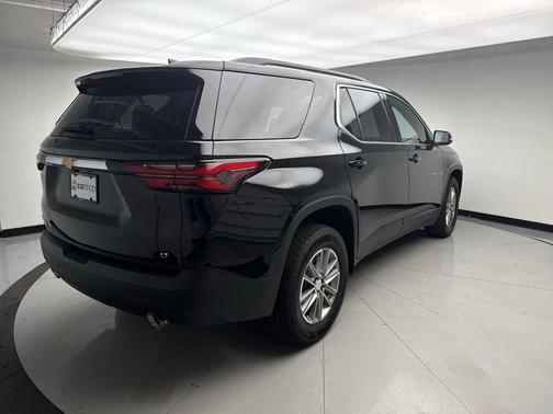 Mosaic Black Metallic 2023 Chevrolet Traverse LT Leather