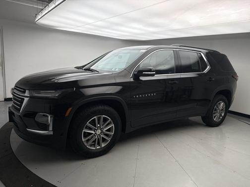 Mosaic Black Metallic 2023 Chevrolet Traverse LT Leather