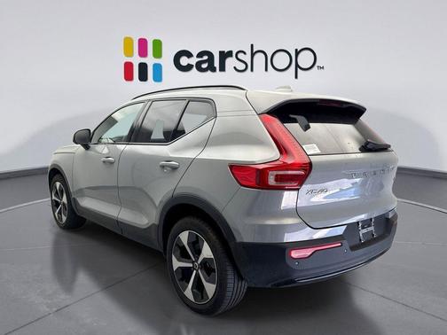 Vapour Gray 2025 Volvo XC40 B5 Plus Dark Theme