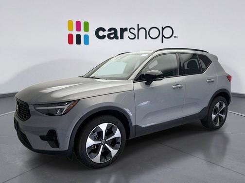Vapour Gray 2025 Volvo XC40 B5 Plus Dark Theme