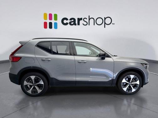 Vapour Gray 2025 Volvo XC40 B5 Plus Dark Theme