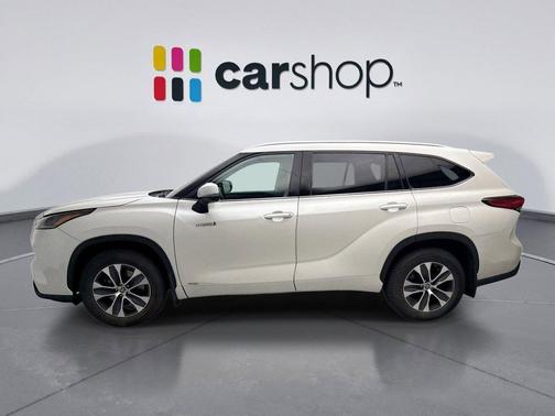 Blizzard Pearl 2021 Toyota Highlander Hybrid XLE