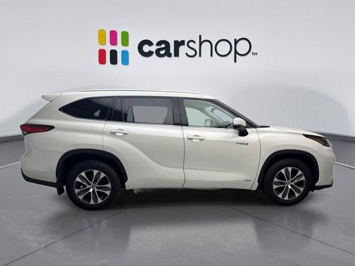 Blizzard Pearl 2021 Toyota Highlander Hybrid XLE