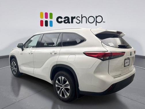 Blizzard Pearl 2021 Toyota Highlander Hybrid XLE