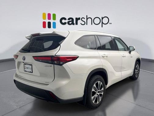 Blizzard Pearl 2021 Toyota Highlander Hybrid XLE