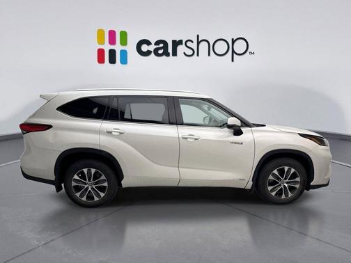 Blizzard Pearl 2021 Toyota Highlander Hybrid XLE