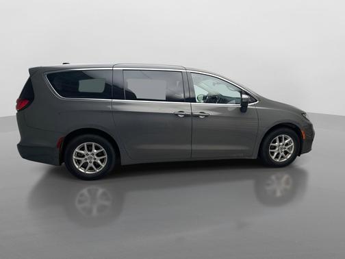 Ceramic Gray Clearcoat 2023 Chrysler Pacifica Touring L