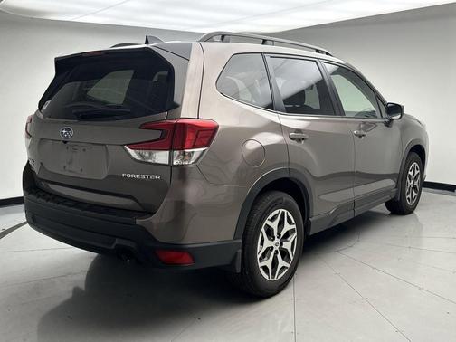 Brilliant Bronze Metallic 2024 Subaru Forester Premium