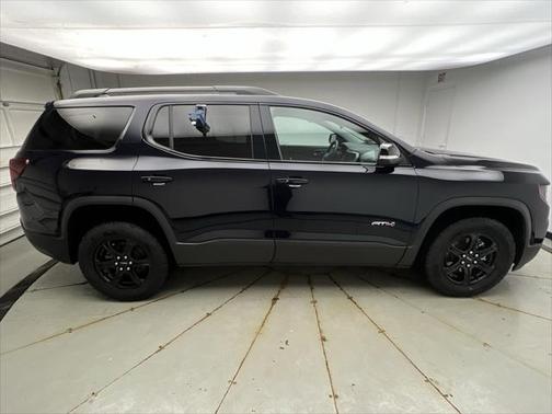 2022 GMC Acadia AWD AT4