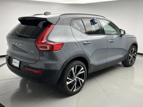 2021 Volvo XC40 T5 R-Design