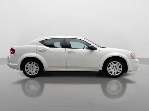 Bright White Clearcoat 2014 Dodge Avenger SE