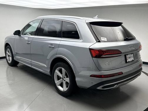 2024 Audi Q7 45 Premium Plus