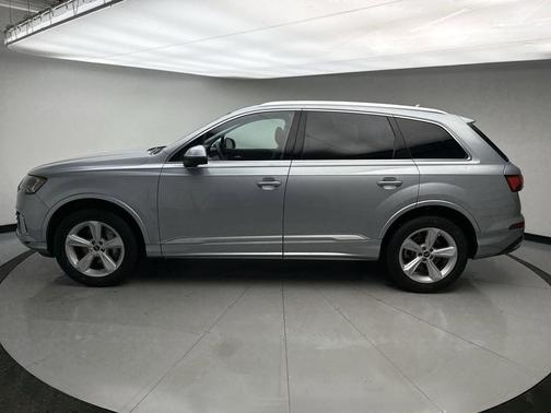 2024 Audi Q7 45 Premium Plus