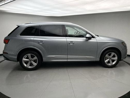 2024 Audi Q7 45 Premium Plus