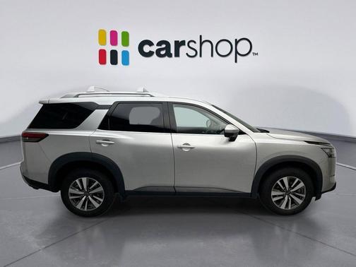 2023 Nissan Pathfinder SL 4WD