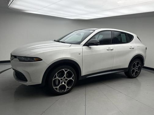Milano White 2024 Alfa Romeo Tonale Ti EAWD
