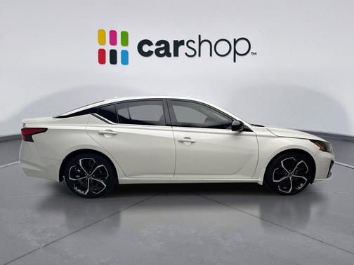 Pearl White Tricoat 2023 Nissan Altima SR FWD