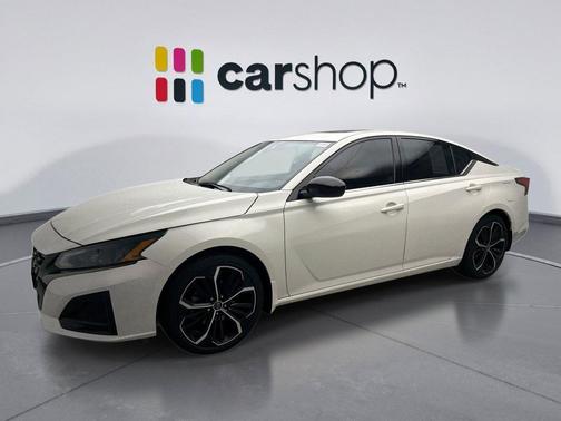 Pearl White Tricoat 2023 Nissan Altima SR FWD