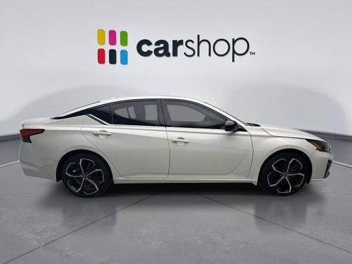 Pearl White Tricoat 2023 Nissan Altima SR FWD