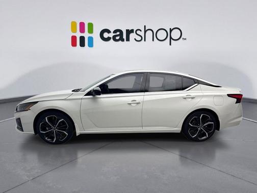 Pearl White Tricoat 2023 Nissan Altima SR FWD