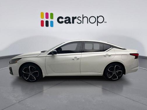 Pearl White Tricoat 2023 Nissan Altima SR FWD
