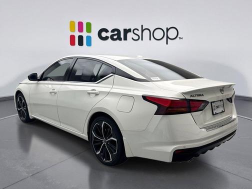 Pearl White Tricoat 2023 Nissan Altima SR FWD