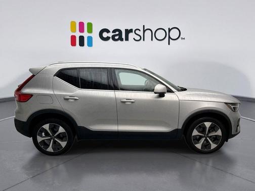 2024 Volvo XC40 B5 Plus Bright Theme