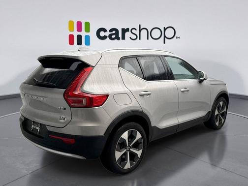 2024 Volvo XC40 B5 Plus Bright Theme