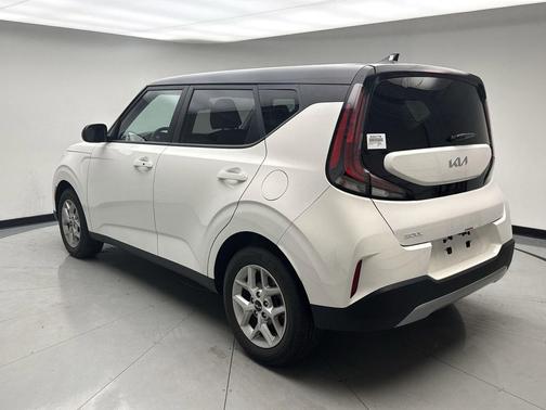 Clear White/Black Roof 2025 Kia Soul S