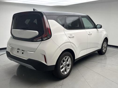 Clear White/Black Roof 2025 Kia Soul S