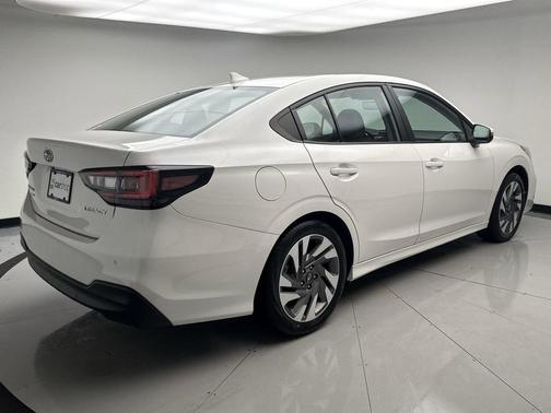 Crystal White Pearl 2025 Subaru Legacy Limited