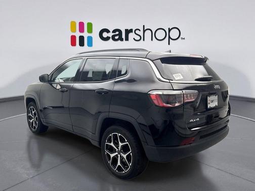 Diamond Black Crystal Pearlcoat 2025 Jeep Compass Limited