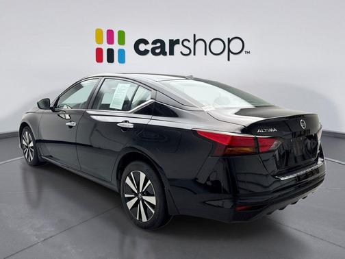 Super Black 2022 Nissan Altima 2.5 SV
