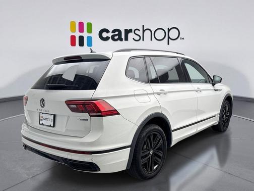 Deep Black Pearl 2022 Volkswagen Tiguan 2.0T SE R-Line Black 4MOTION